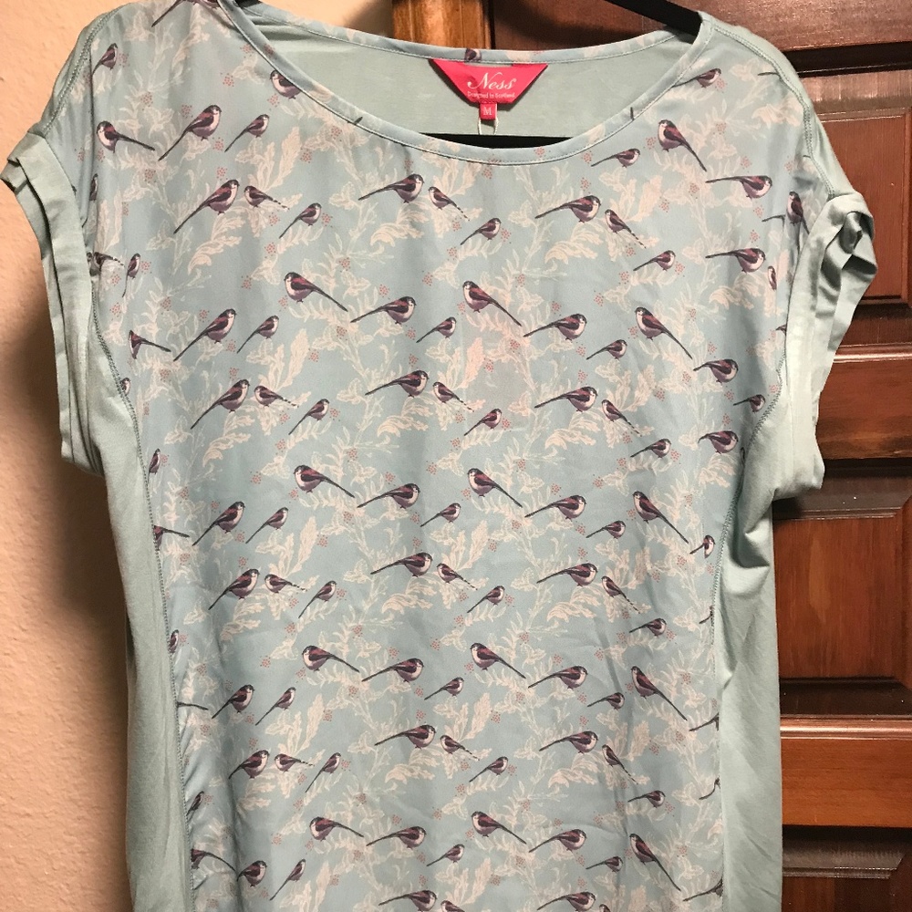 NWT! Adorable Bird Print Top